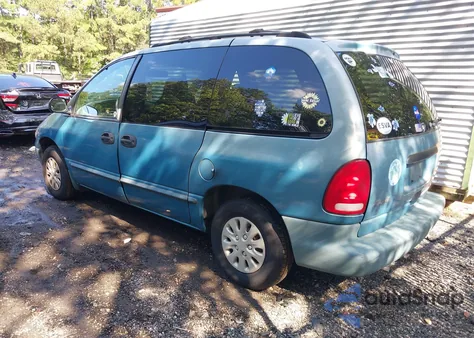 1999 Plymouth Voyager z USA, uszkodzony, nr VIN 2P4GP25GXXR159843